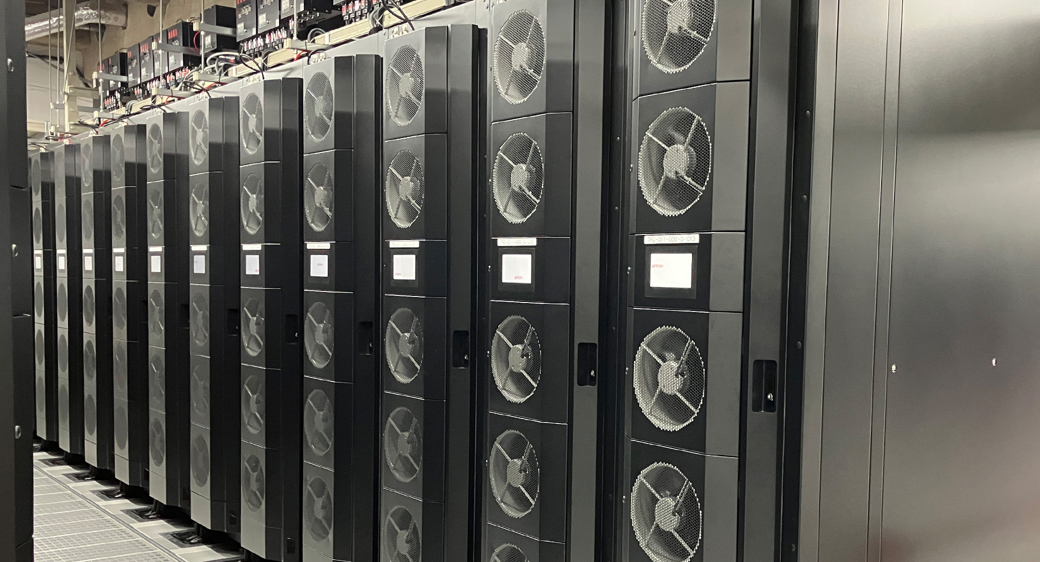 【導入事例】推論AI時代に対応するGPUクラスタを IDCフロンティアのデータセンターで実現